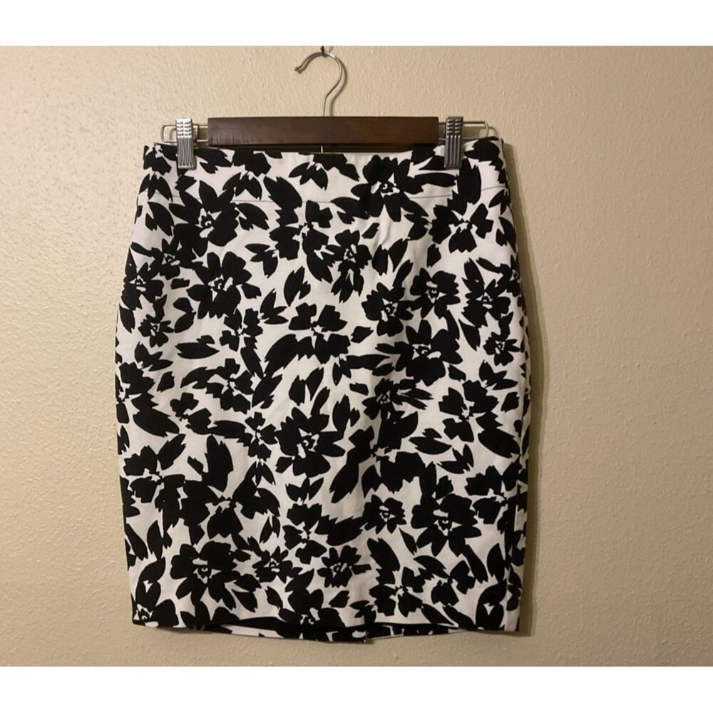 Ann Taylor Loft Women 6P Black &White Floral Lined Pencil Back Slit Skirt Office